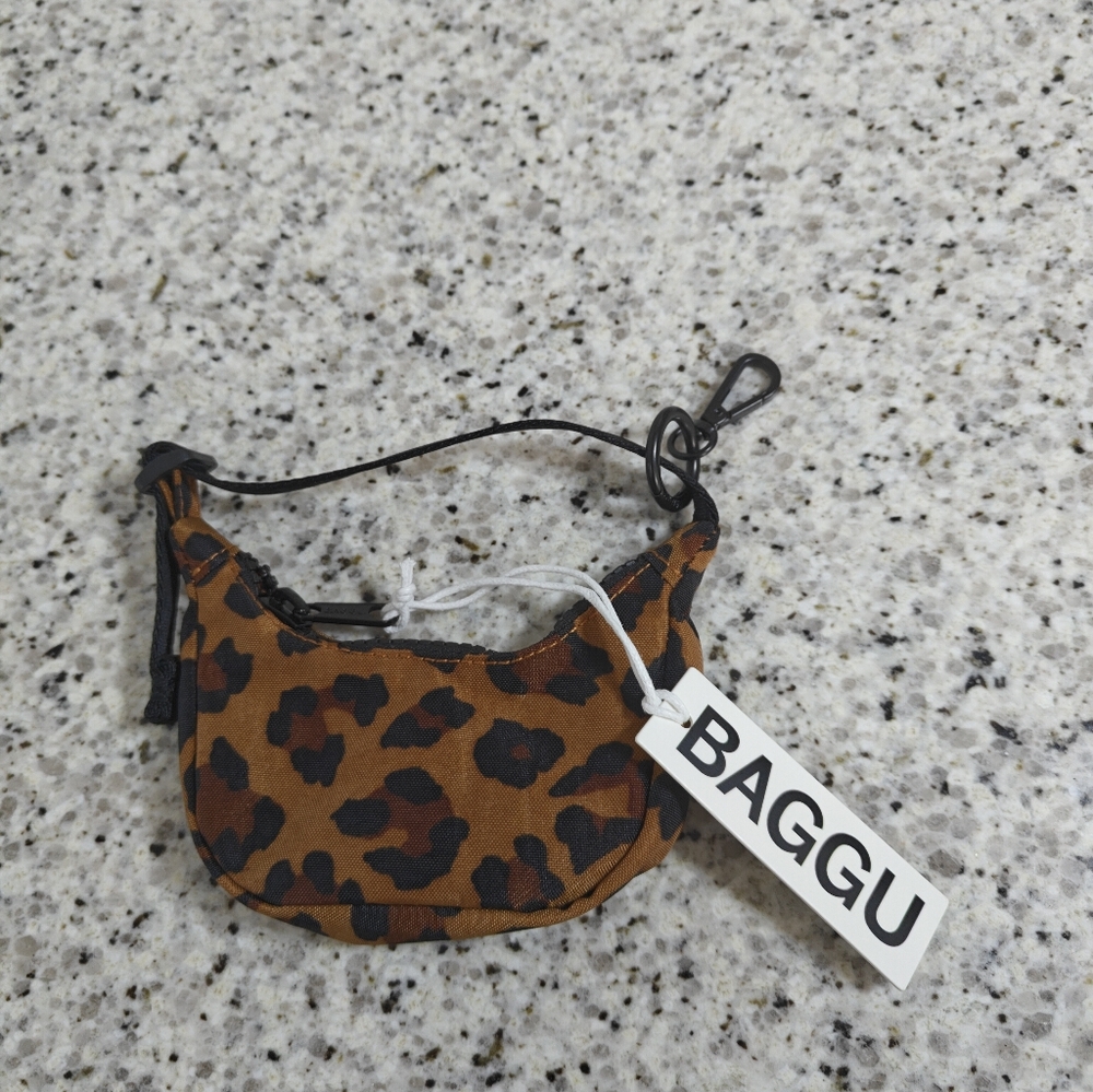 Baggu Crescent Bag Charm (leopard) - Picture 3 of 6